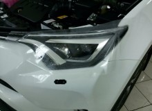 Защитная оклейка передней части на Toyota RAV4. Также защитная оклейка части крыши и передних стойек #AUTOVINIL76RU