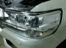 Защитная оклейка передней части на новом Toyota 200. Также защитная оклейка части крыши и передних стоек, под ручками, порогов, зеркал и задних арок. #AUTOVINIL76RU